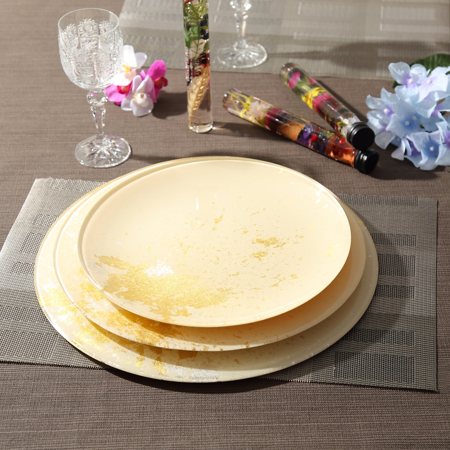 Syosaku Japanese Urushi Glass Flat Dinner Plate 11-inch (28cm) Light Beige with Gold Leaf, Dishwasher Safe - Syosaku-Japan
