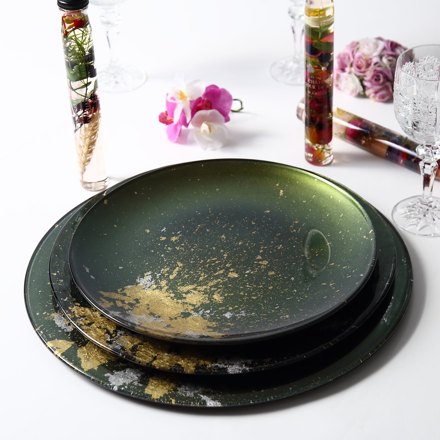 Syosaku Japanese Urushi Glass Flat Dinner Plate 11-inch (28cm) Majestic Green with Gold Leaf, Dishwasher Safe - Syosaku-Japan