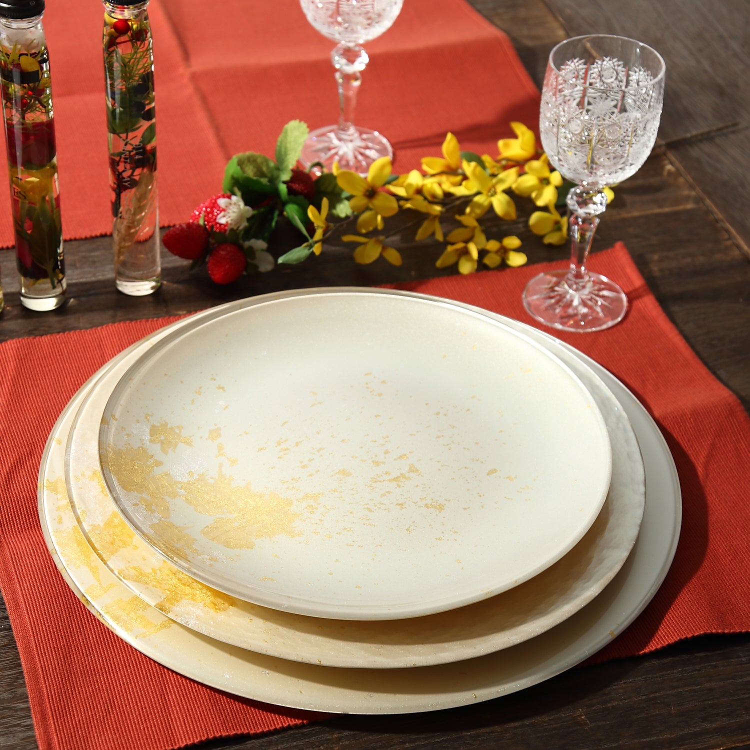 Syosaku Japanese Urushi Glass Flat Dinner Plate 11-inch (28cm) Majestic White with Gold Leaf, Dishwasher Safe - Syosaku-Japan